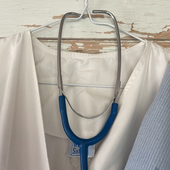 Dr. & Patient Costume - Picture 3 of 4